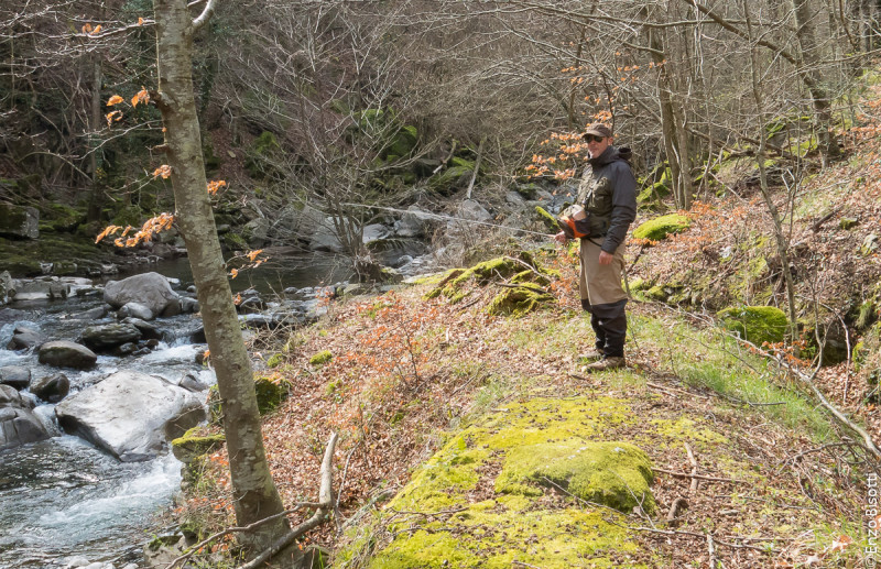 Simone a Pesca mosca sul Limentra, per www.iopescopositivo.it Simone a Pesca mosca sul Limentra, per www.iopescopositivo.it