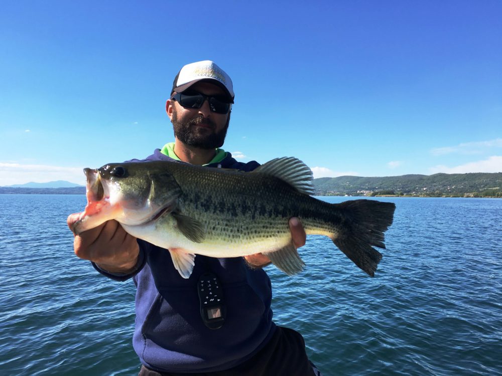 iopescopositivo.it - la guida Simone, con il primo di due Bass in "fotocopia"