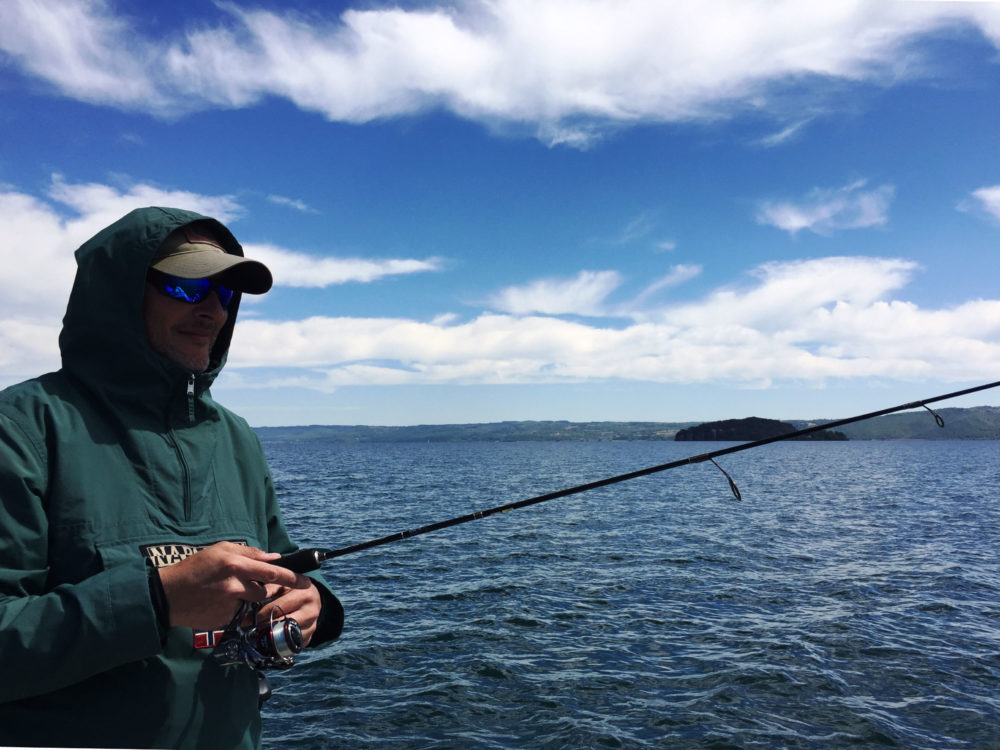 iopescopositivo.it - Simone Pezzi alle prese con vento, onde e Drop Shot